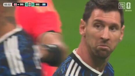 What Happens When Players Pause After an Unexpected Result